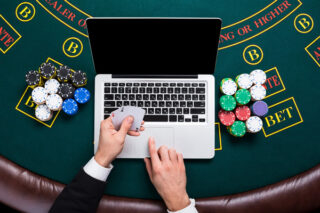 Wie wird Fairness im Online Poker sichergestellt?